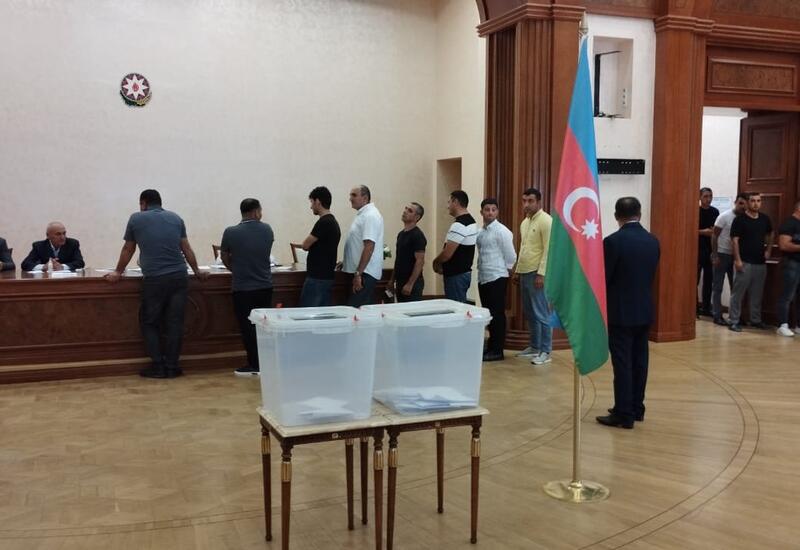На участках в Ханкенди началось голосование