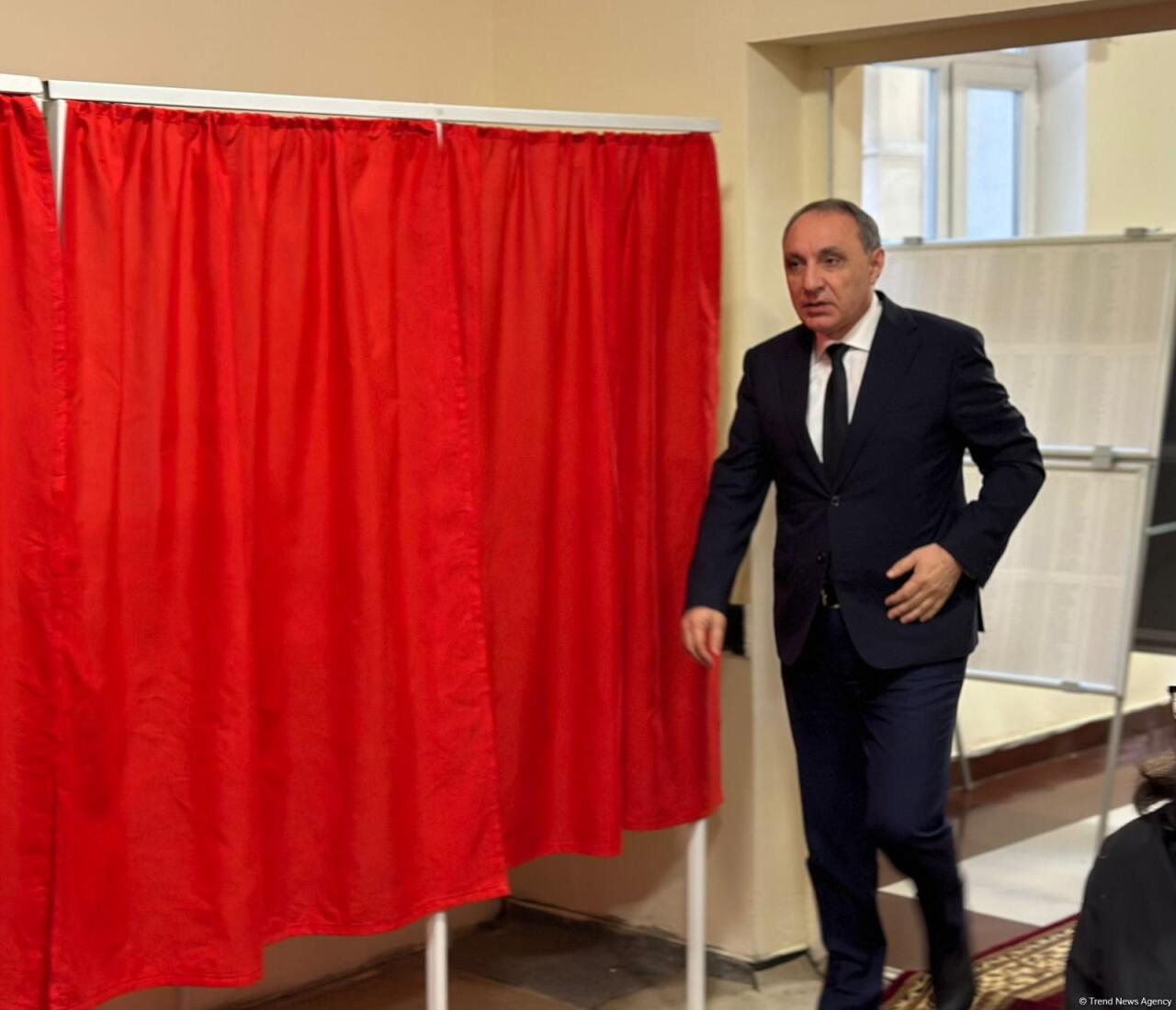 Baş prokuror səsvermə hüququndan istifadə edib