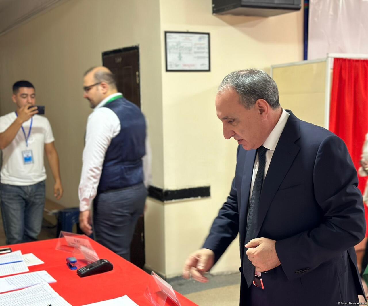 Baş prokuror səsvermə hüququndan istifadə edib