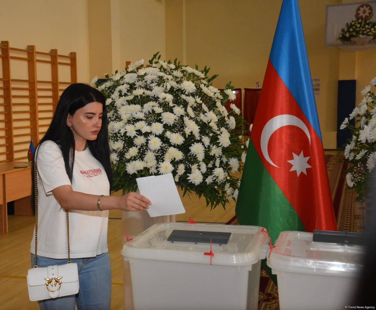 Məntəqələrdə ilk dəqiqələrdən seçici aktivliyi müşahidə olunur