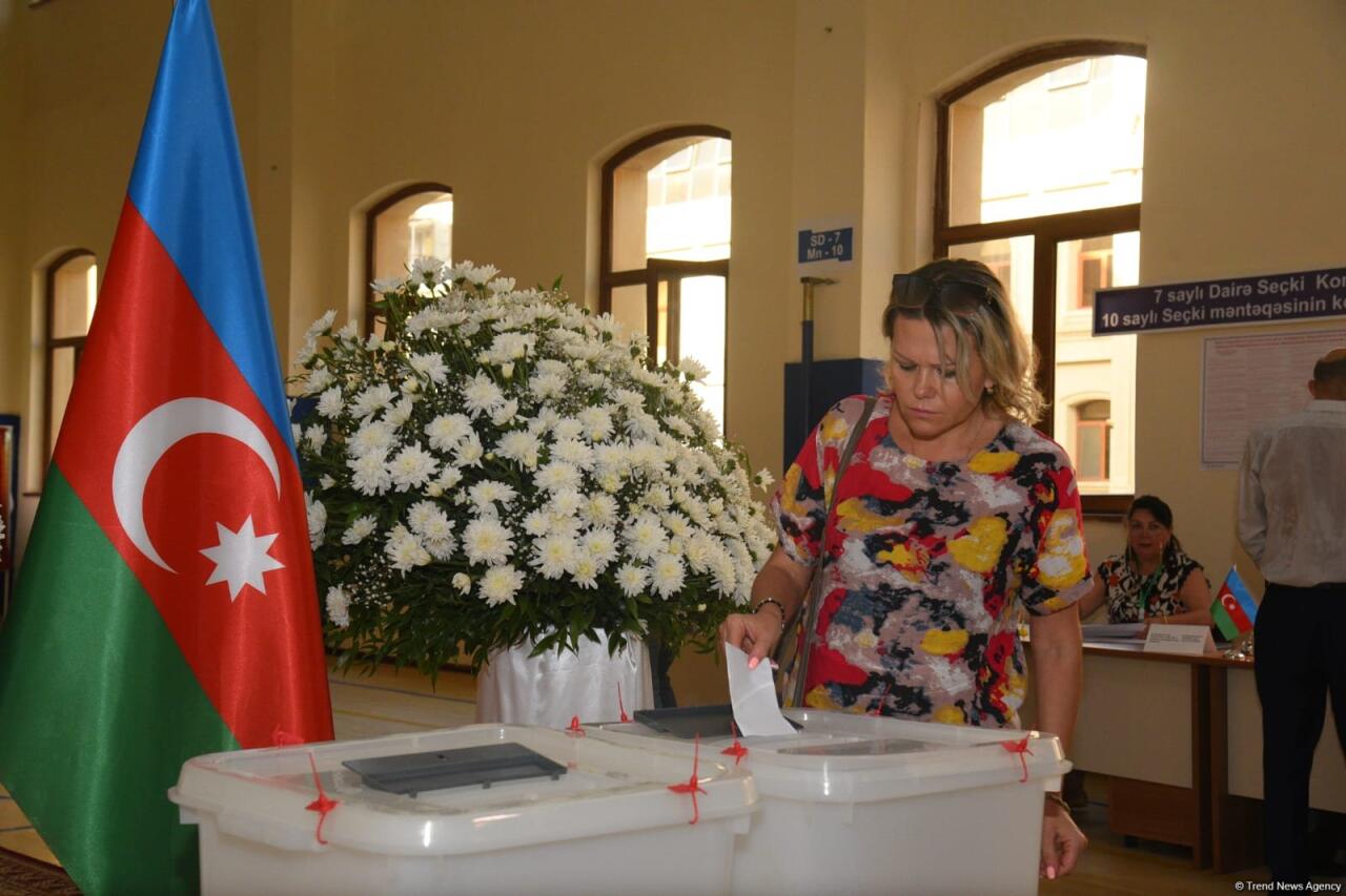Məntəqələrdə ilk dəqiqələrdən seçici aktivliyi müşahidə olunur