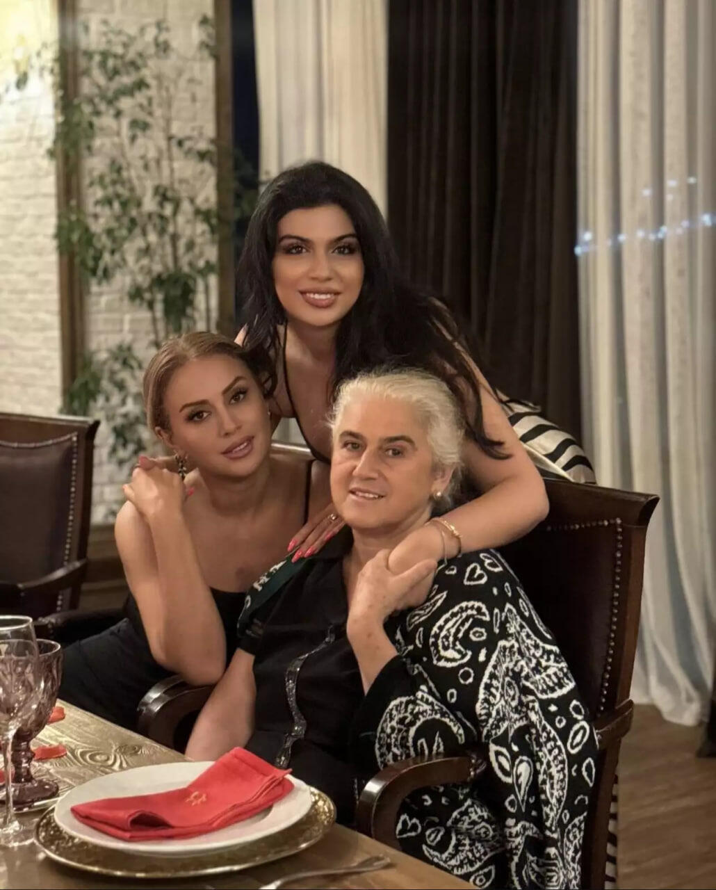 Roza Zərgərli ilk dəfə anasını paylaşdı