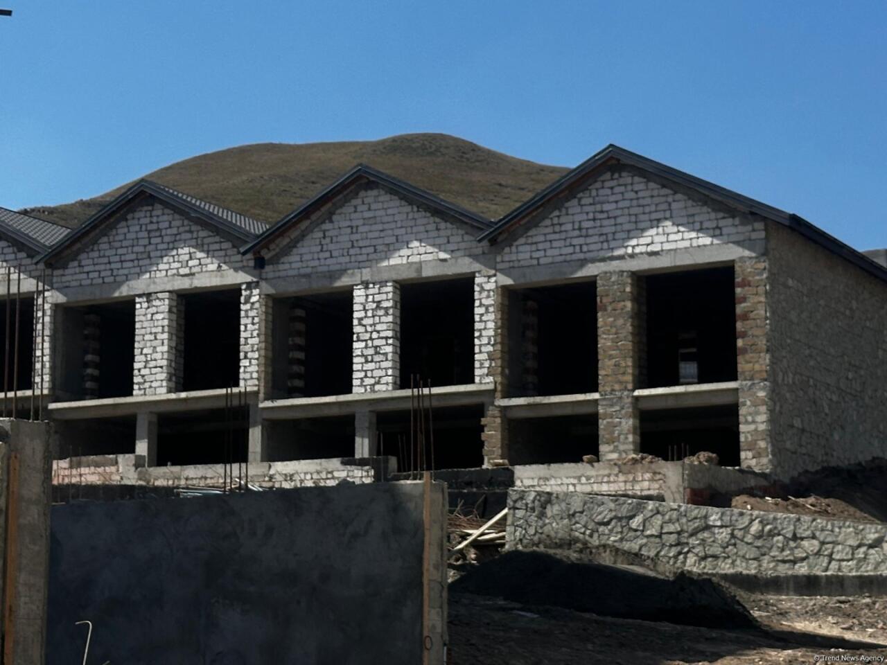 Kəlbəcərdə inşa edilən yaşayış kompleksindən