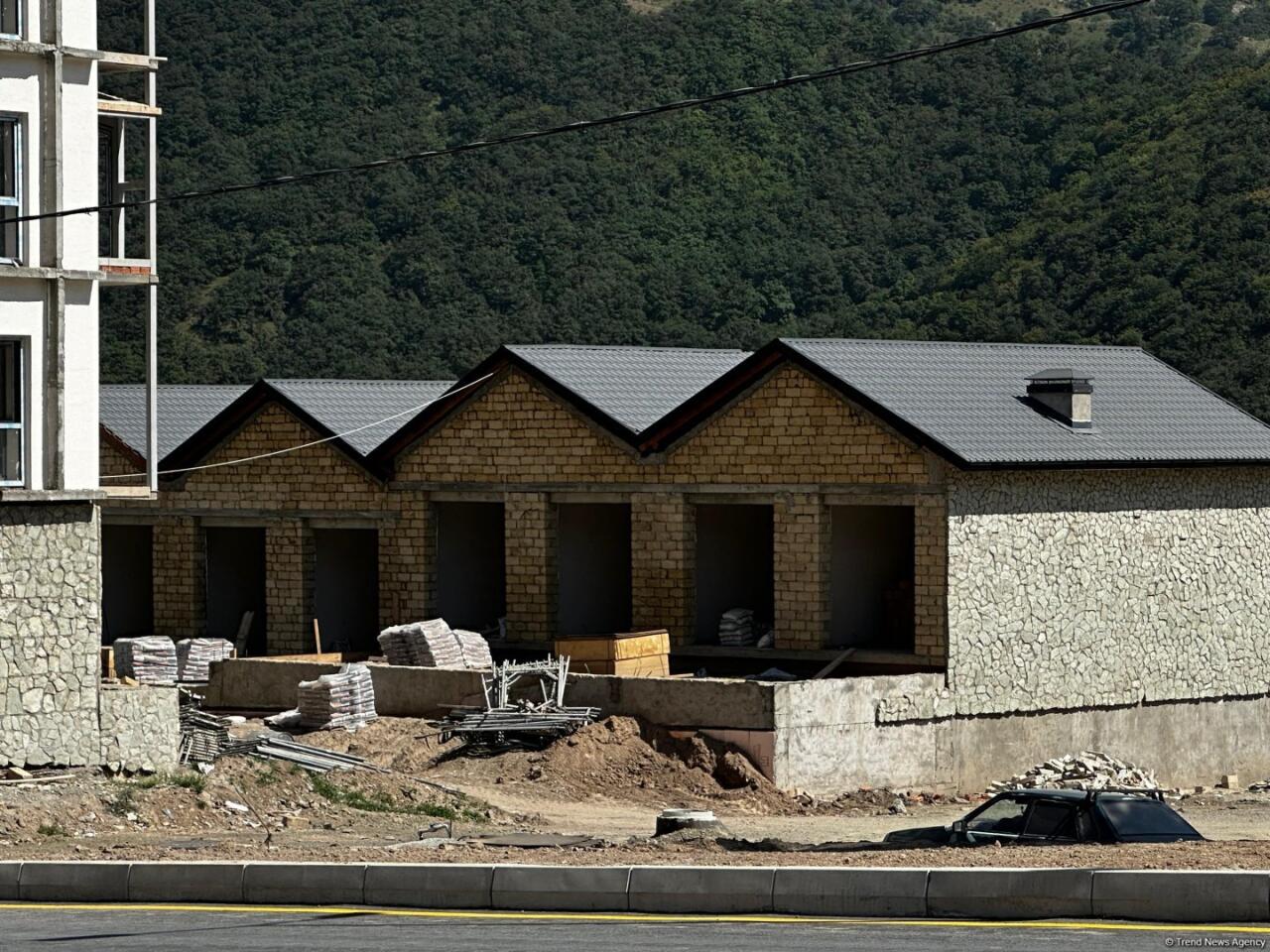 Kəlbəcərdə inşa edilən yaşayış kompleksindən