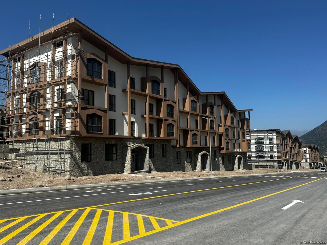 Kəlbəcərdə inşa edilən yaşayış kompleksindən