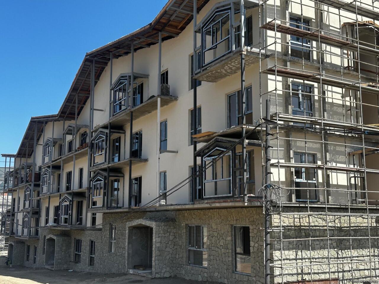 Kəlbəcərdə inşa edilən yaşayış kompleksindən
