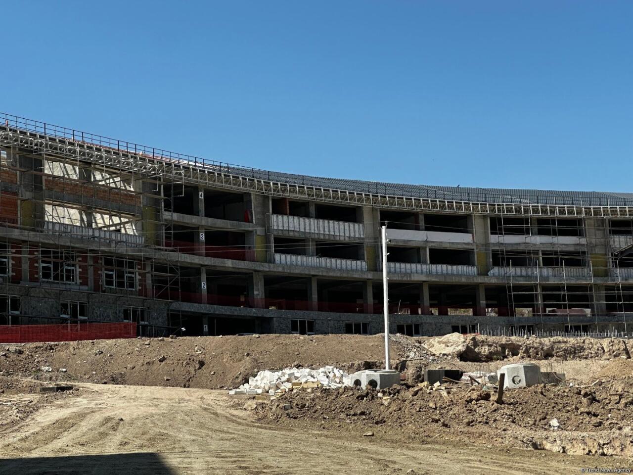Kəlbəcərdə inşa edilən yaşayış kompleksindən