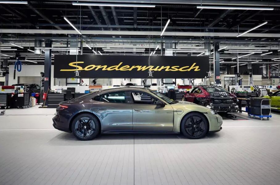 Porsche Taycan Turbo S получил уникальный цвет кузова