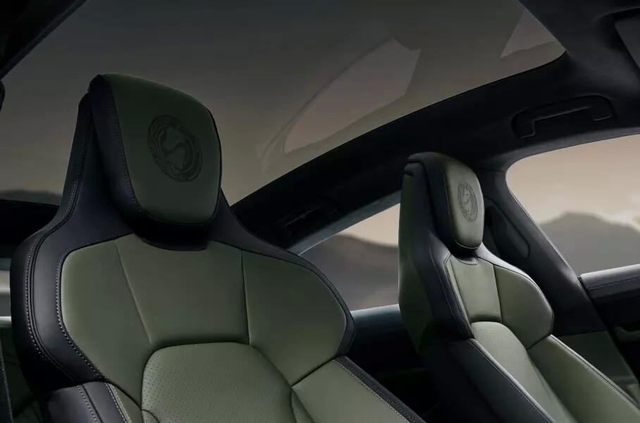 Porsche Taycan Turbo S получил уникальный цвет кузова