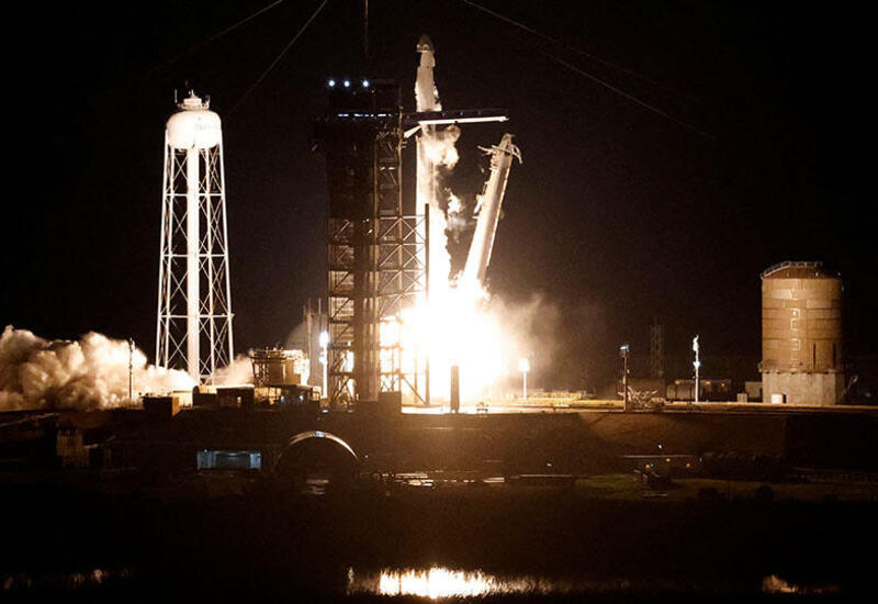 SpaceX отправила в космос первых туристов