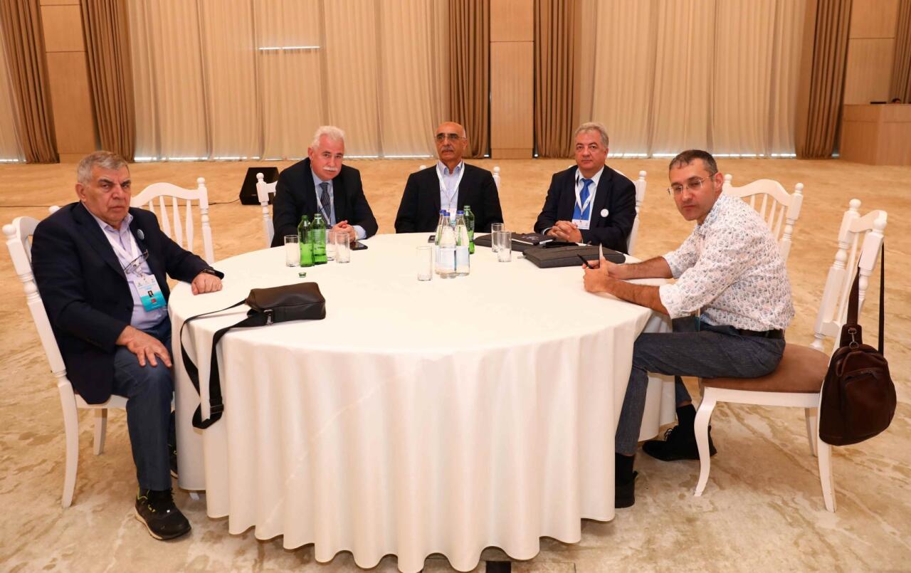 Xaricdə Yaşayan Azərbaycanlı Alimlərin Forumu öz işini sessiyalarla davam etdirir