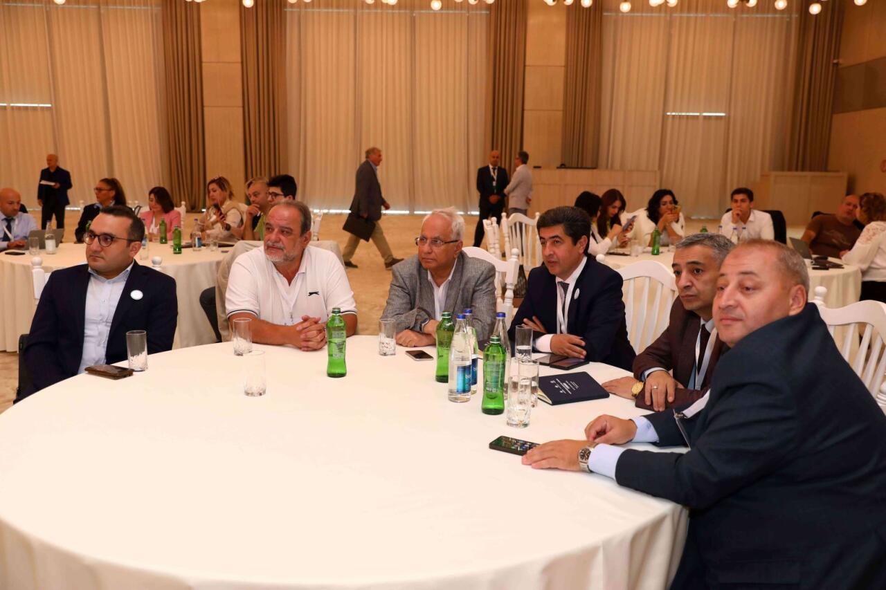 Xaricdə Yaşayan Azərbaycanlı Alimlərin Forumu öz işini sessiyalarla davam etdirir