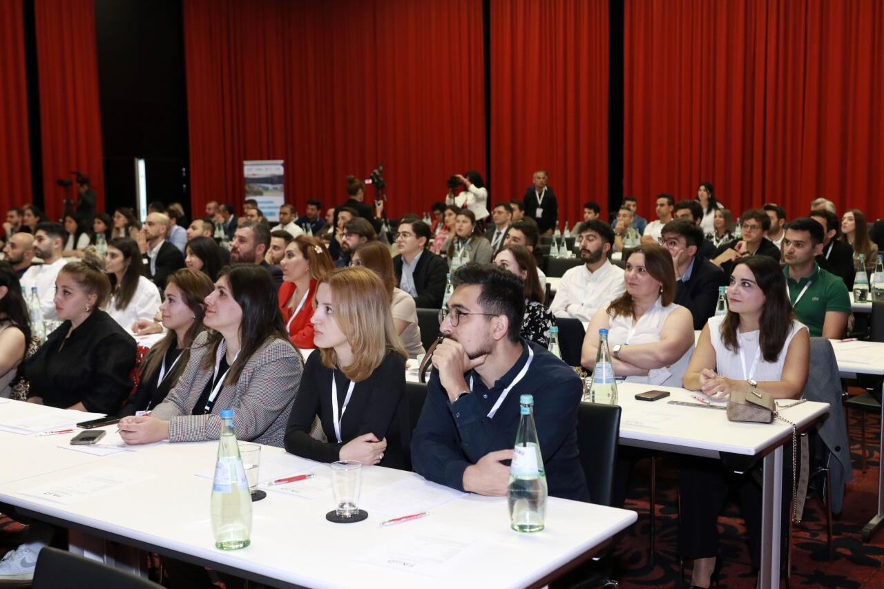 Almaniyada Yaşayan Azərbaycanlı Həkimlərin III Forumu keçirilir