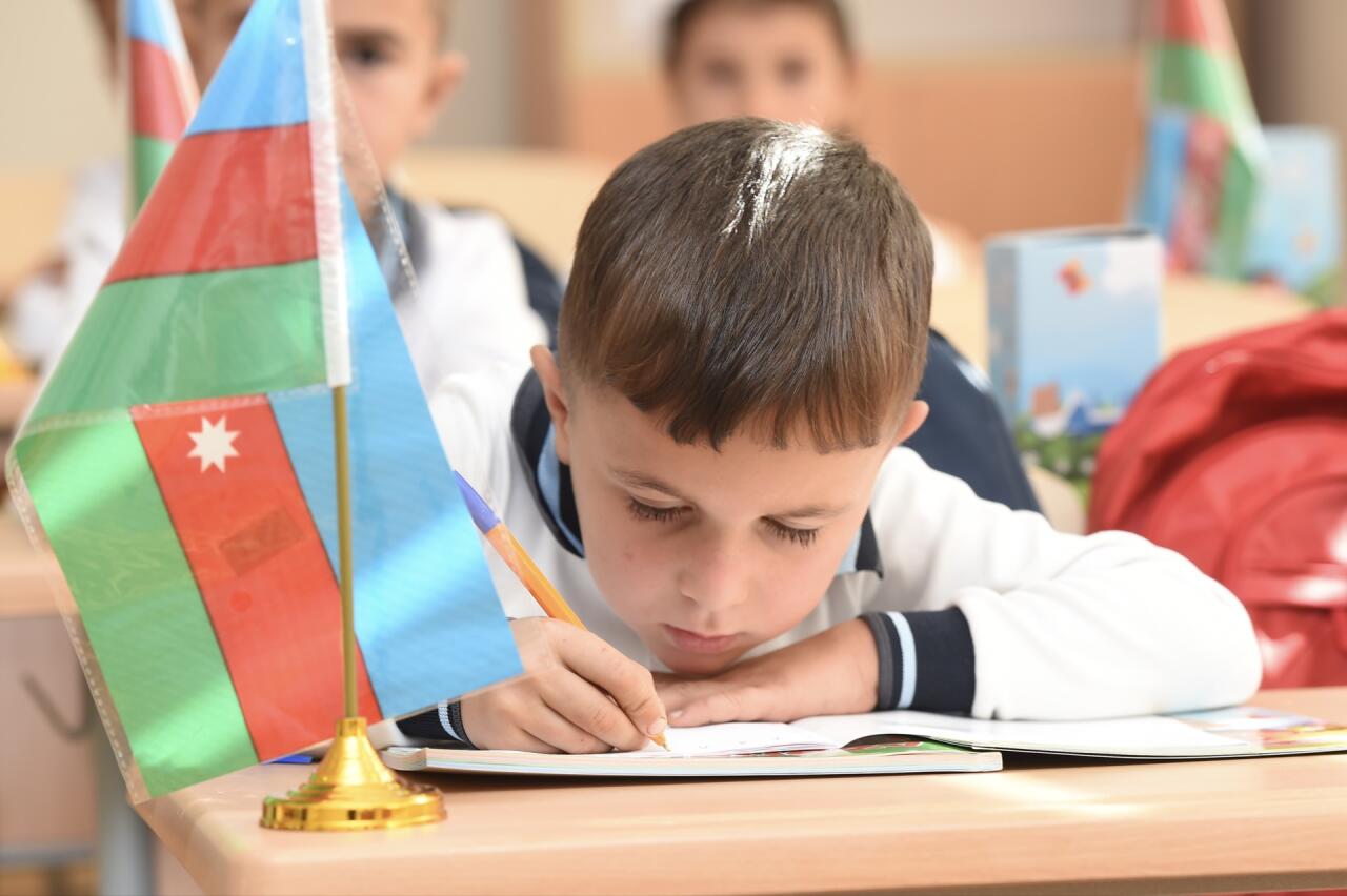 Şamaxının Bağırlı kəndində Heydər Əliyev Fondu tərəfindən inşa olunan yeni məktəb binası istifadəyə verilib