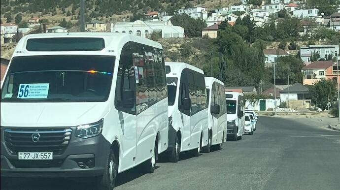 Bakıda sahibkar yeni gətirilən avtobusların təkərlərini deşdi