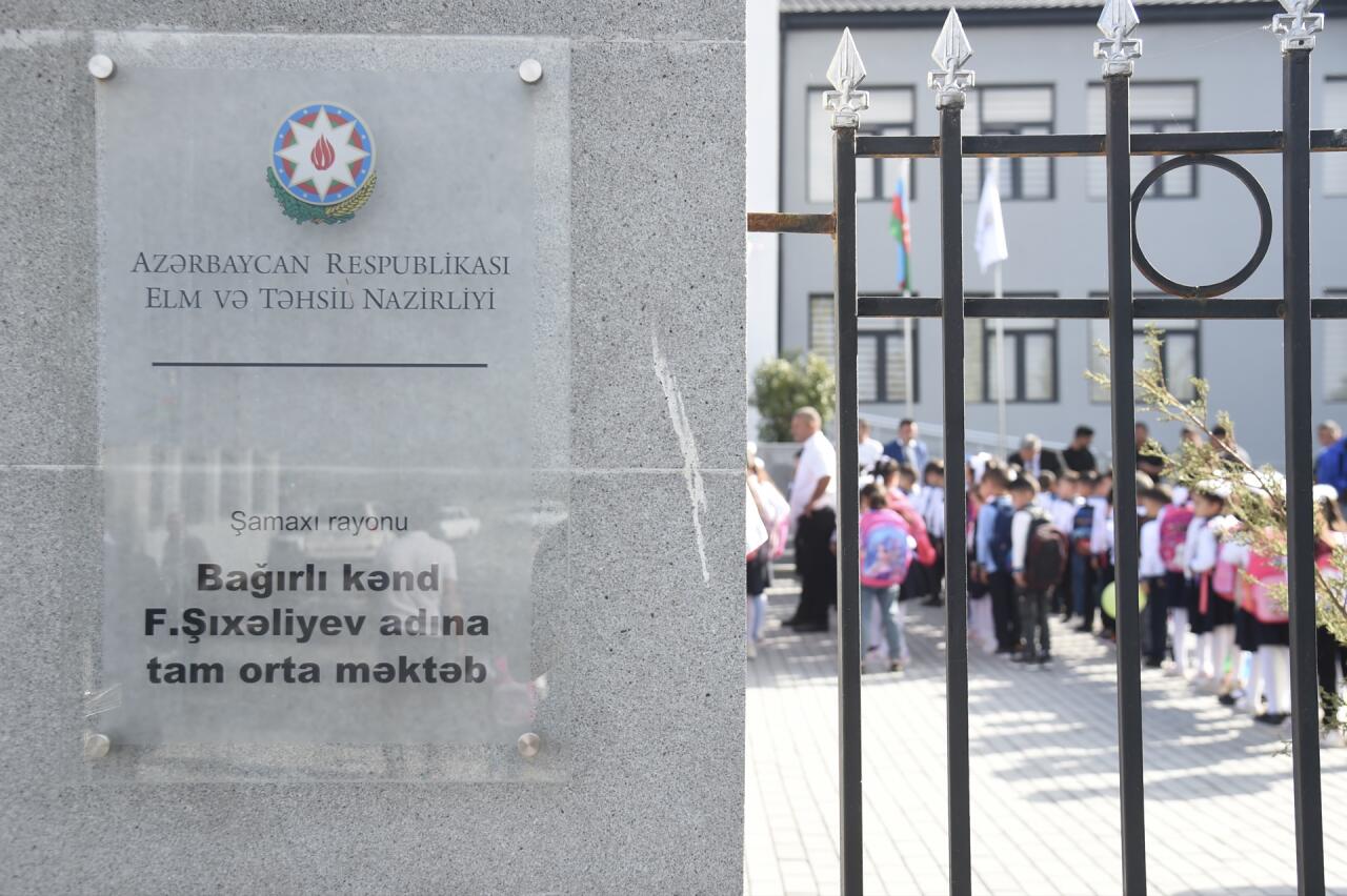 Şamaxının Bağırlı kəndində Heydər Əliyev Fondu tərəfindən inşa olunan yeni məktəb binası istifadəyə verilib