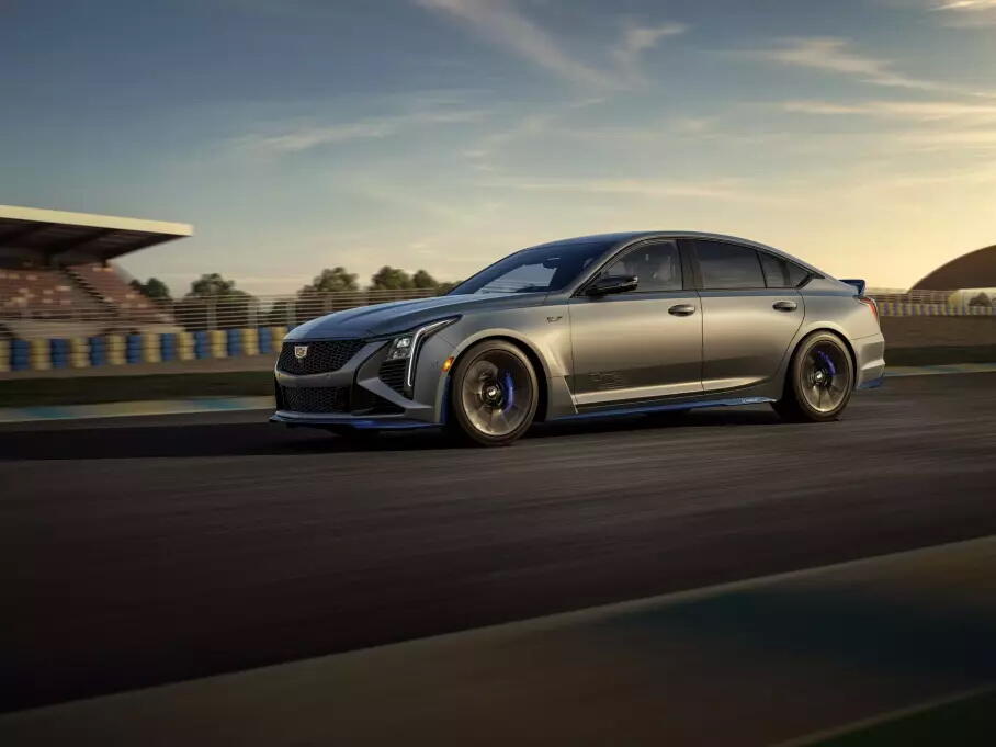 Cadillac сделал особые суперседаны Blackwing в честь гоночных машин