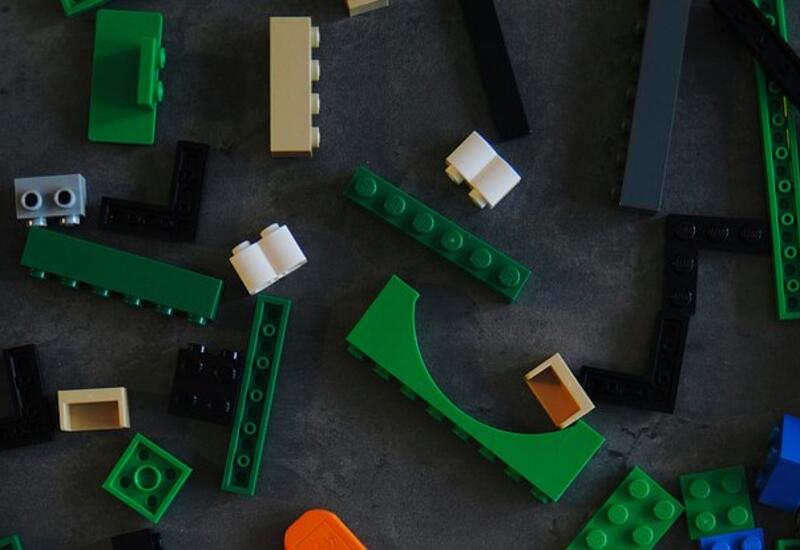 Мужчина вытащил из носа пролежавшую там 26 лет деталь Lego