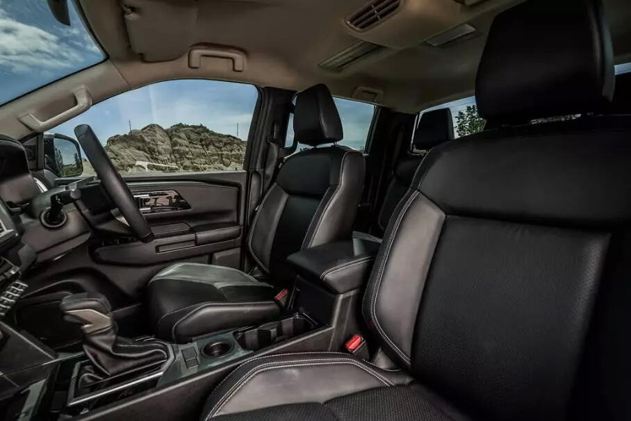 У Mitsubishi L200 появилась очень черная спецверсия с задним приводом