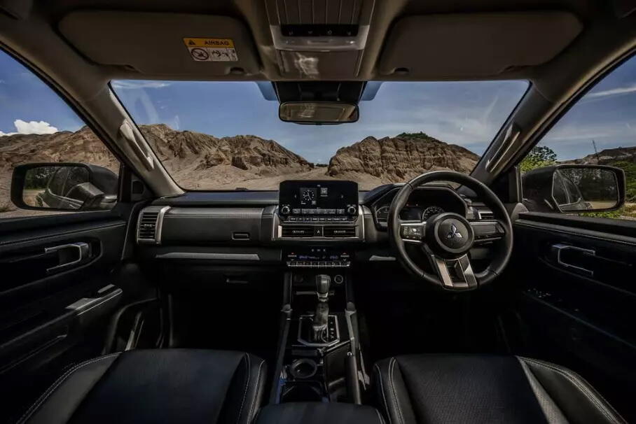 У Mitsubishi L200 появилась очень черная спецверсия с задним приводом