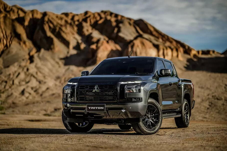 У Mitsubishi L200 появилась очень черная спецверсия с задним приводом