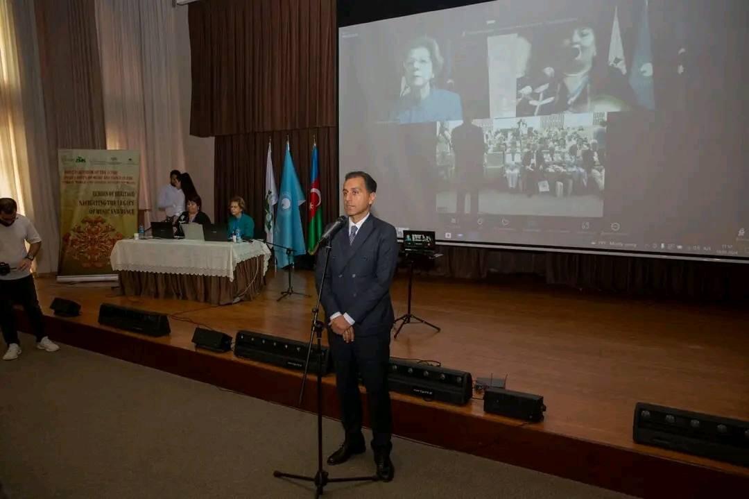 Праздник музыки перед Азербайджанской национальной консерваторией