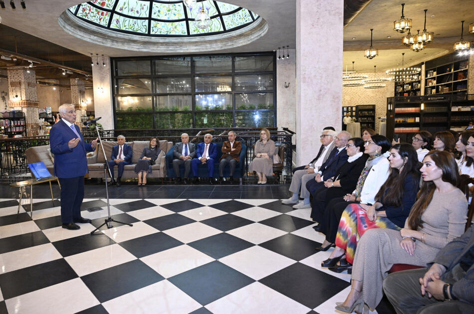 Heydər Əliyev Fondunun vitse-prezidenti Leyla Əliyeva və Bakı Media Mərkəzinin rəhbəri Arzu Əliyeva “A grammar of contemporary Azerbaijani” adlı dərs vəsaitinin təqdimatında iştirak ediblər