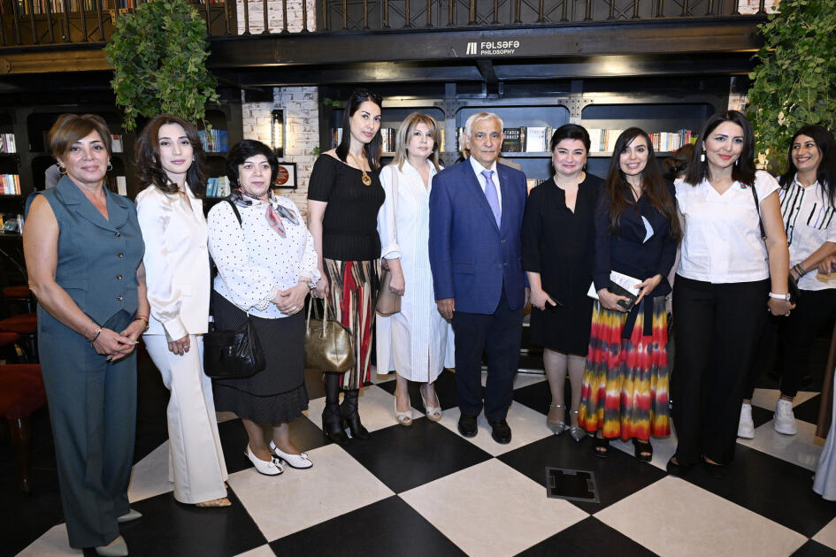 Heydər Əliyev Fondunun vitse-prezidenti Leyla Əliyeva və Bakı Media Mərkəzinin rəhbəri Arzu Əliyeva “A grammar of contemporary Azerbaijani” adlı dərs vəsaitinin təqdimatında iştirak ediblər