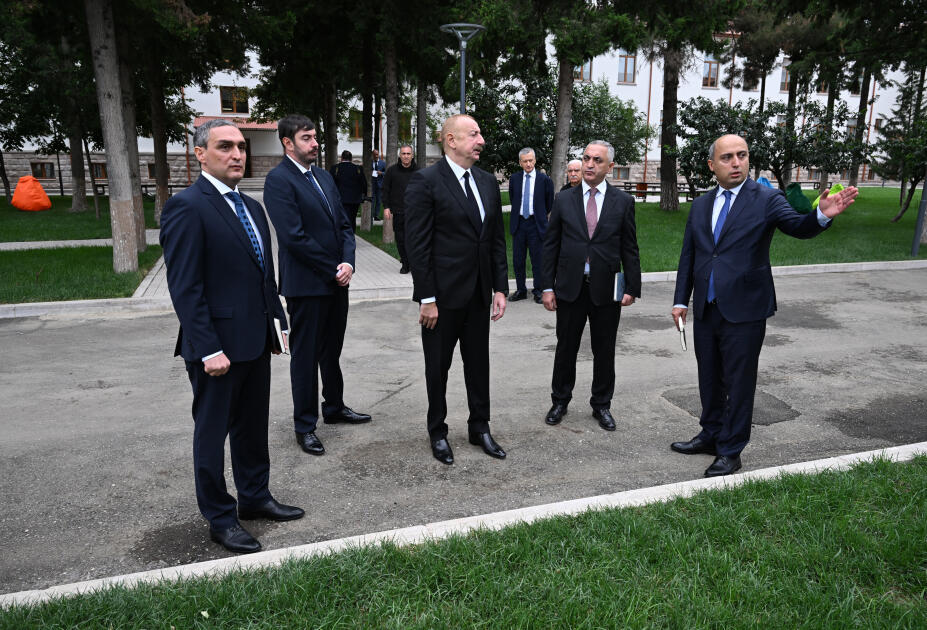 Президент Ильхам Алиев принял участие в открытии после ремонта Карабахского университета