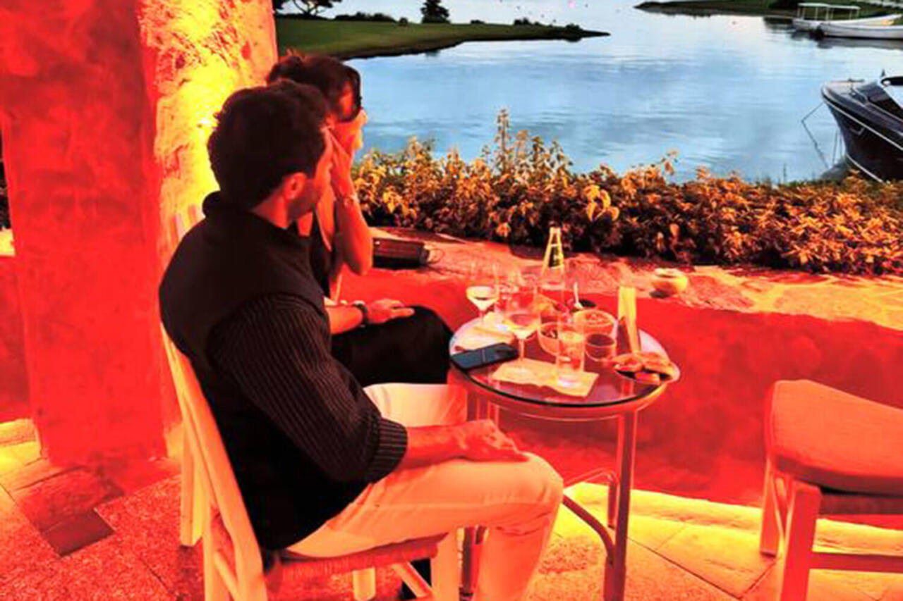 Ханде Эрчел показала редкое фото на свидании в Италии