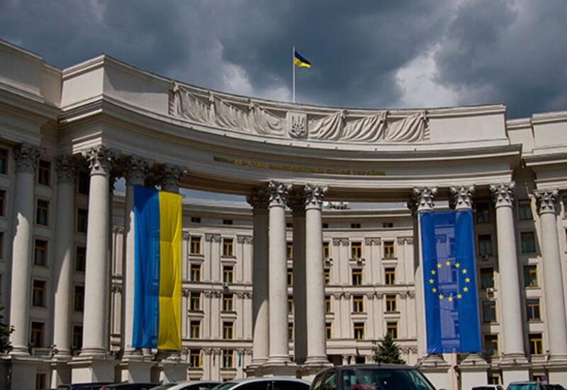 По приказу из Вашингтона: поразительные шаги официального Киева