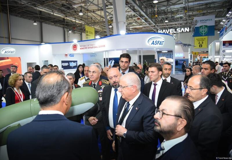 Яшар Гюлер посетил выставку ADEX-2024