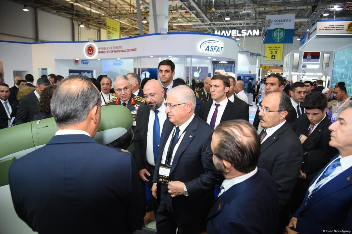 Яшар Гюлер посетил выставку ADEX-2024