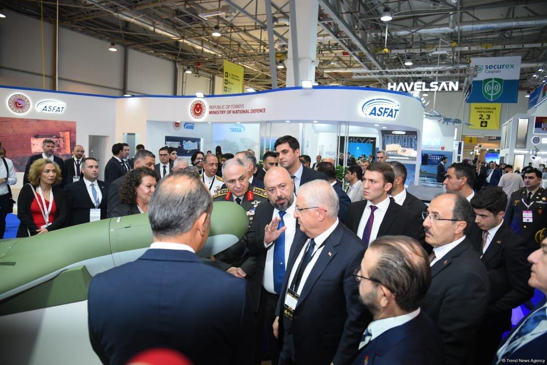 Яшар Гюлер посетил выставку ADEX-2024