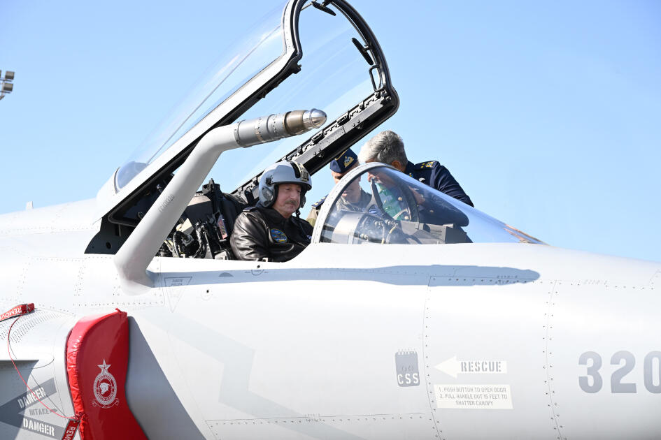Президенту Ильхаму Алиеву представлены многоцелевые самолеты JF-17C