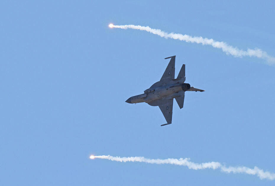 Президенту Ильхаму Алиеву представлены многоцелевые самолеты JF-17C