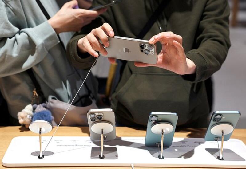Apple обвинили в продаже «сырых» продуктов