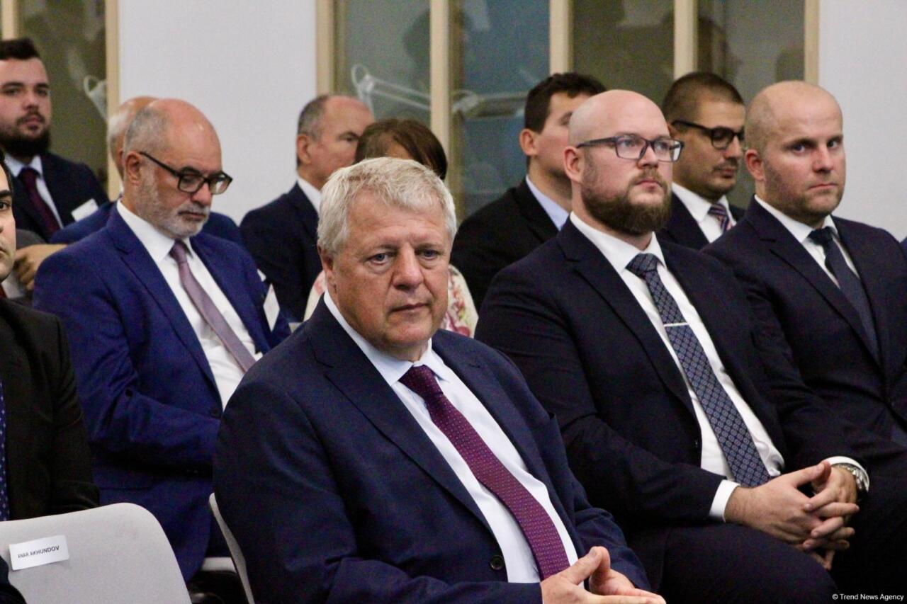 Баку принял азербайджано-словацкий бизнес-форум