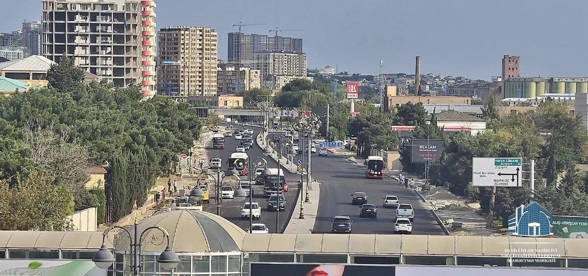 Движение транспорта на центральном проспекте Баку полностью восстановлено