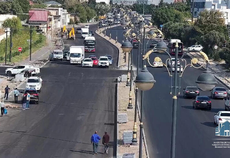 Движение транспорта на центральном проспекте Баку полностью восстановлено