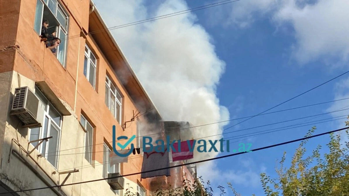 Пожар в жилом здании в Баку