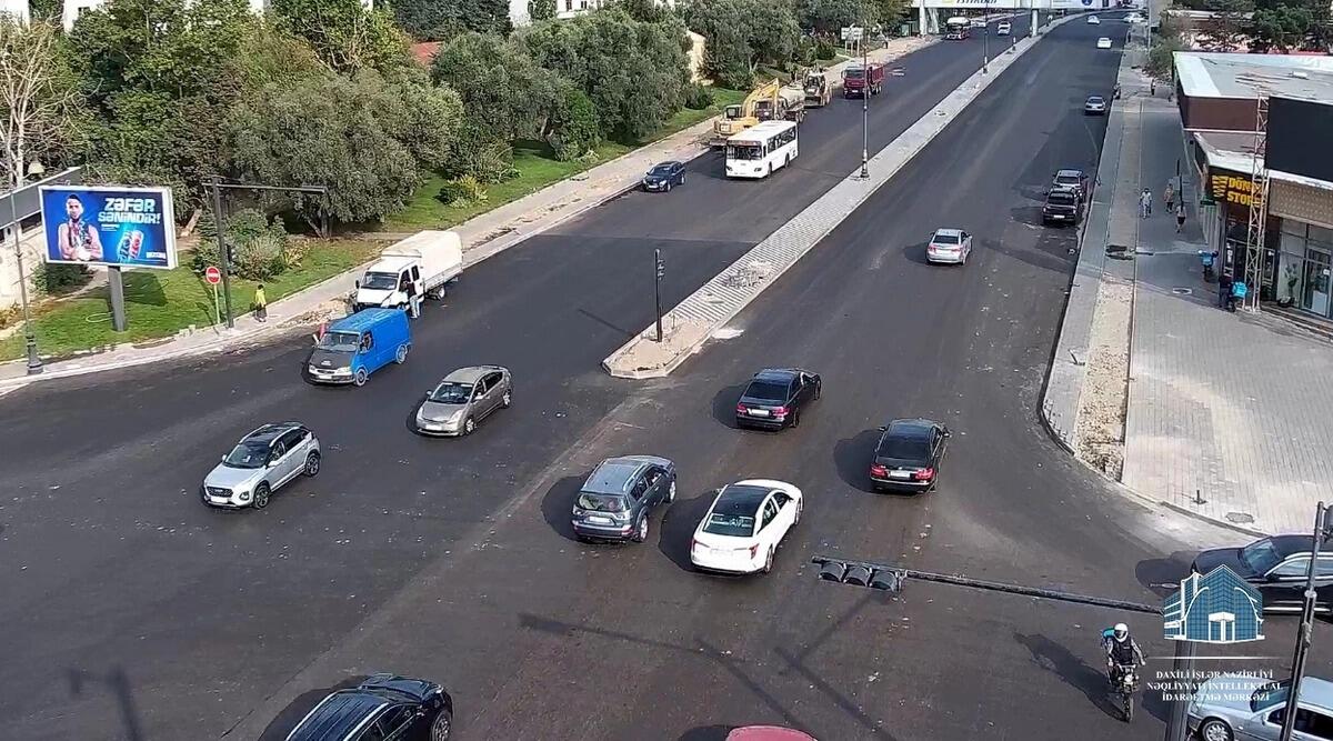 Движение транспорта на центральном проспекте Баку полностью восстановлено