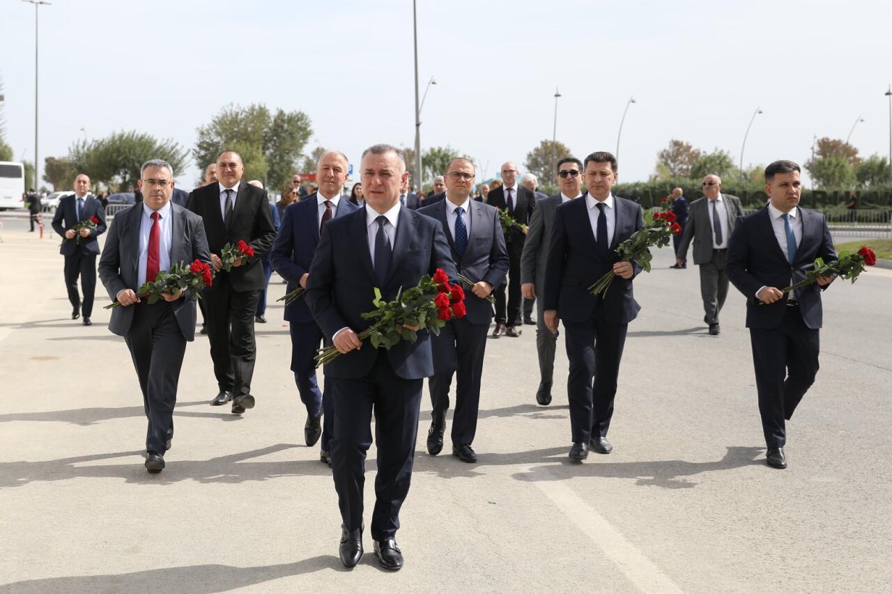 Руководство и коллектив минздрава посетили Парк Победы