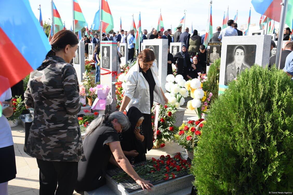 Азербайджанский народ чтит память шехидов Отечественной войны
