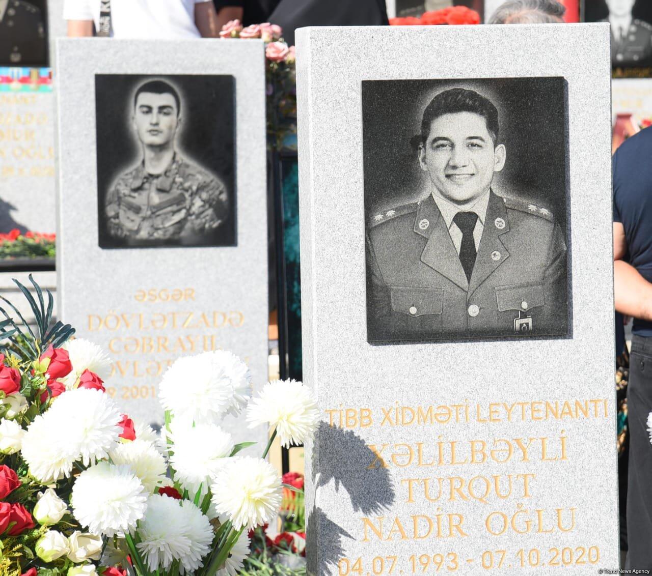 Азербайджанский народ чтит память шехидов Отечественной войны