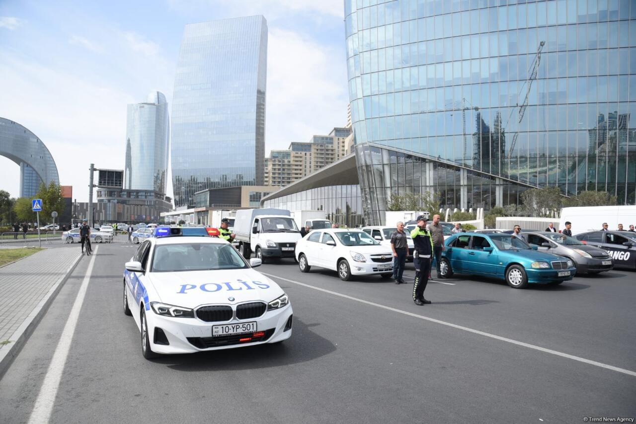 В Азербайджане минутой молчания почтили память шехидов Отечественной войны