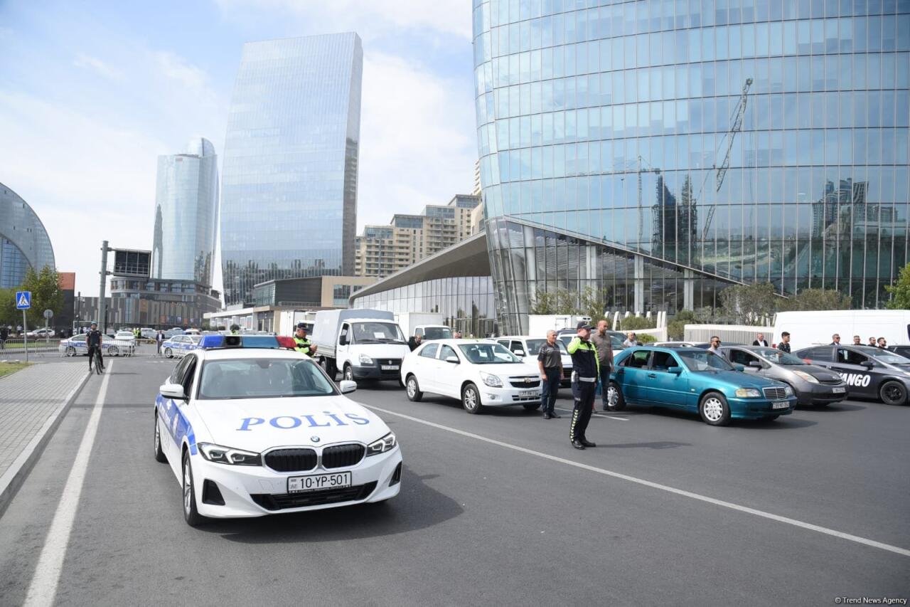 В Азербайджане минутой молчания почтили память шехидов Отечественной войны