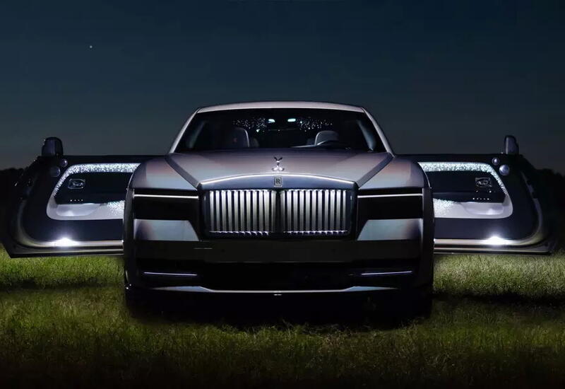 Rolls-Royce окрасил купе Spectre в цвета лунного гало
