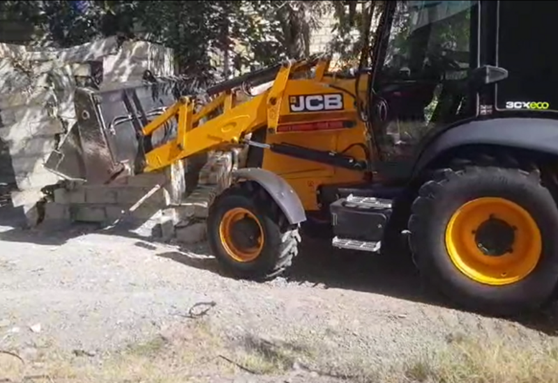 Gəncədə qanunsuz tikililər söküldü