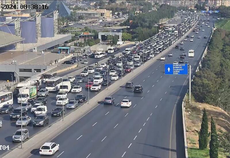 Əksər yollarda tıxac var